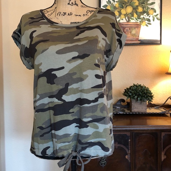Eliane Rose Tops - 🆕{ELIANE ROSE} CAMO TEE~TIE AT WAIST